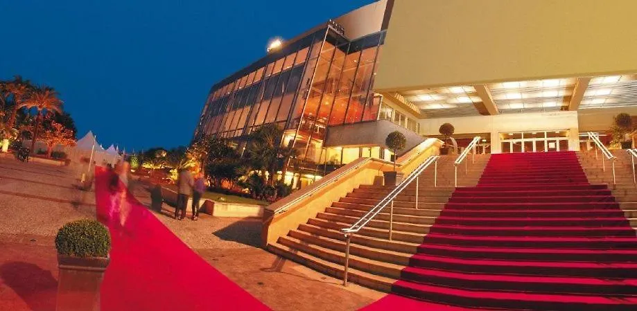 Coeur Historique De Cannes Entre Palais Et Mer Franciaország
